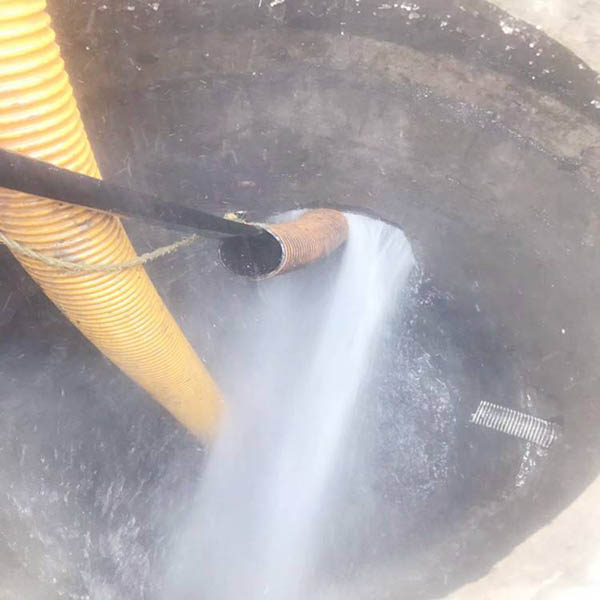 飯店高壓管道疏通機疏通管道現場